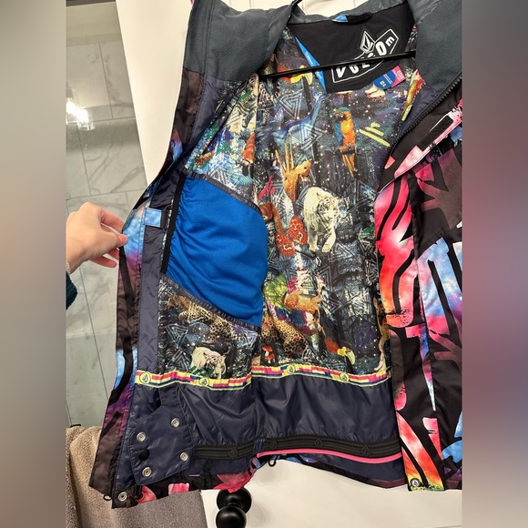 Volcom Snow Boarding Jacket - Picture 5 of 9